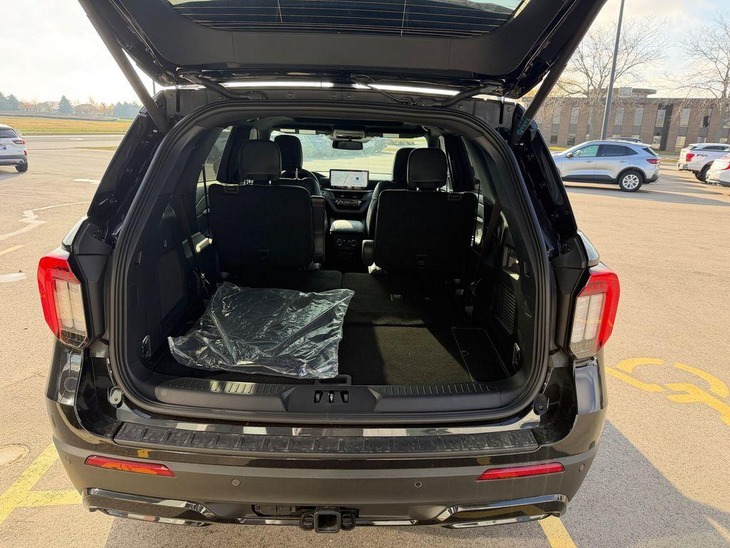 new 2025 Ford Explorer car, priced at $48,900