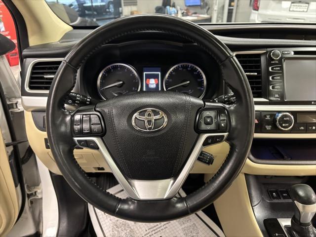 used 2018 Toyota Highlander car, priced at $24,395