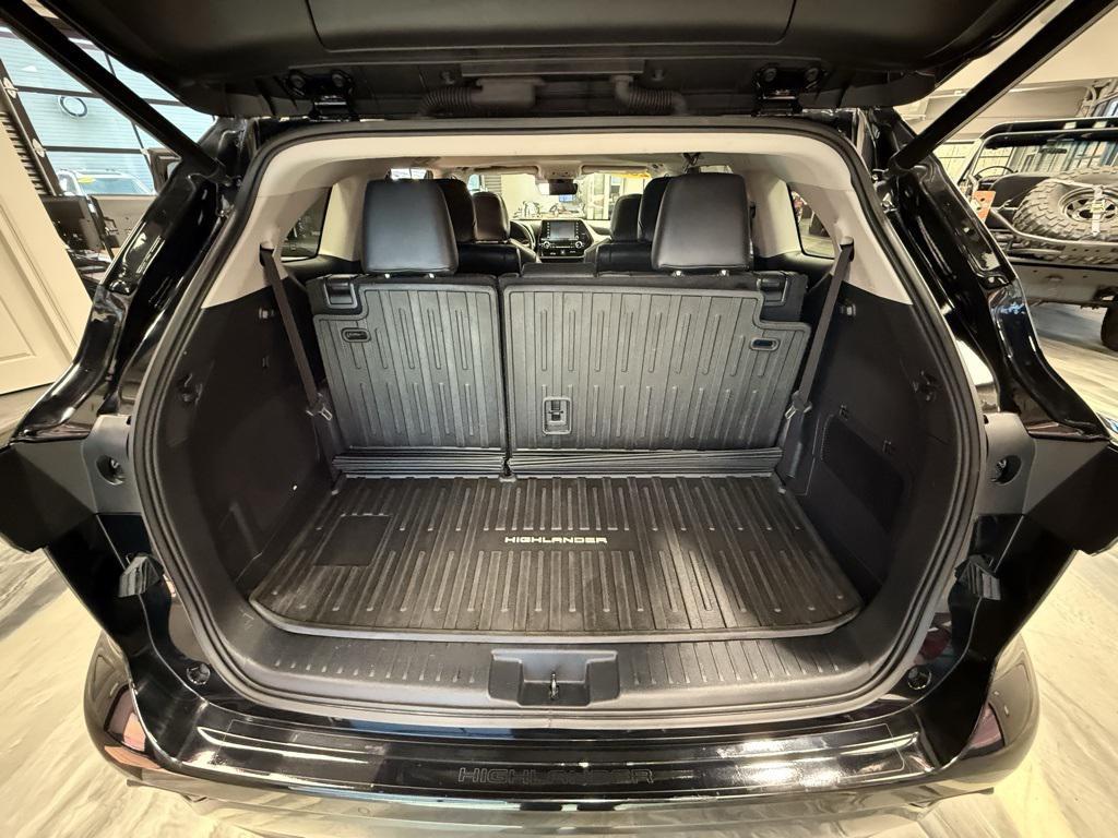 used 2022 Toyota Highlander car, priced at $36,595
