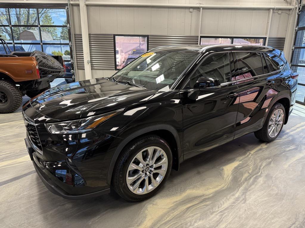 used 2022 Toyota Highlander car, priced at $36,595