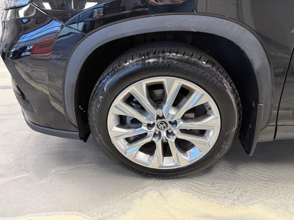 used 2022 Toyota Highlander car, priced at $36,595