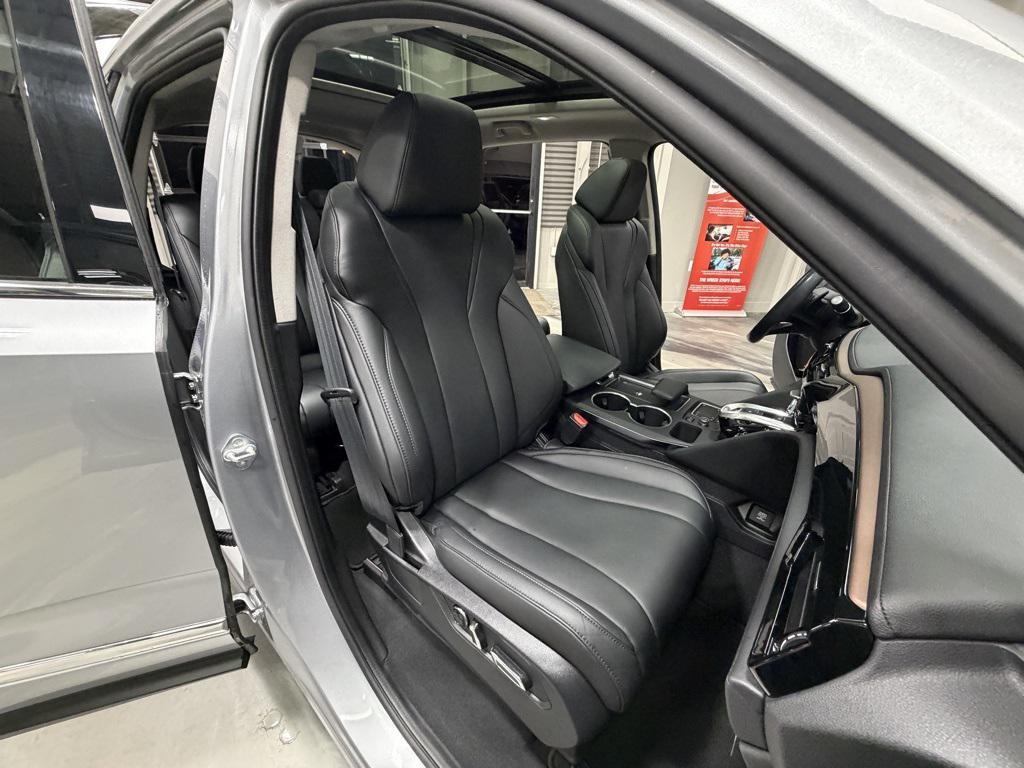 used 2022 Acura MDX car, priced at $34,995