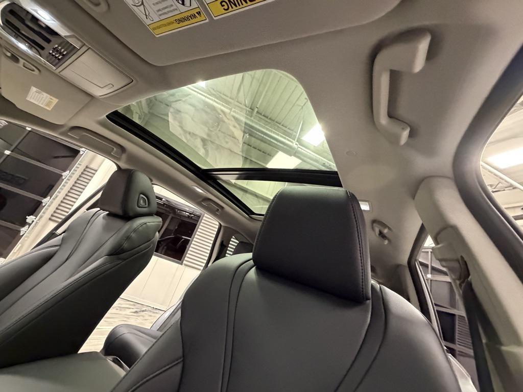 used 2022 Acura MDX car, priced at $34,995