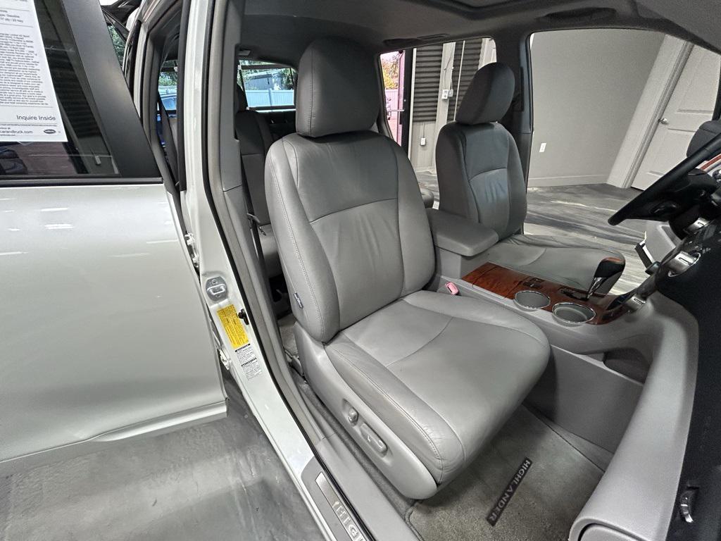 used 2008 Toyota Highlander car, priced at $11,495