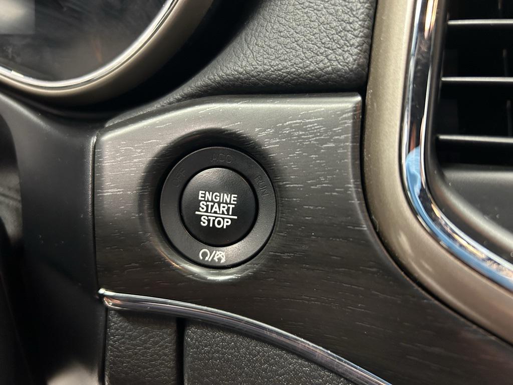 used 2017 Jeep Grand Cherokee car, priced at $18,995