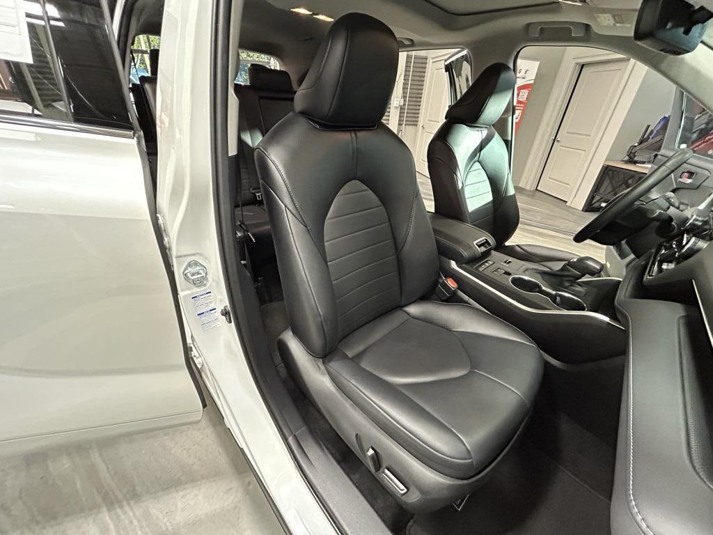used 2022 Toyota Highlander Hybrid car, priced at $34,795