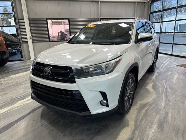 used 2018 Toyota Highlander car, priced at $22,495