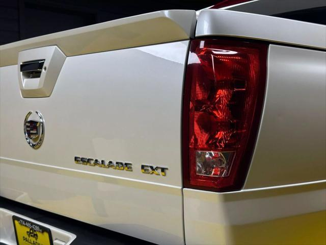 used 2003 Cadillac Escalade EXT car, priced at $11,000