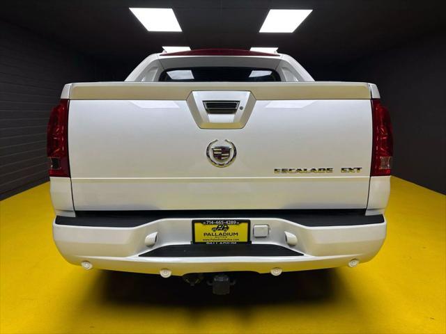 used 2003 Cadillac Escalade EXT car, priced at $11,000