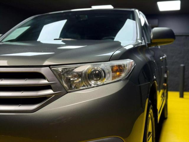 used 2012 Toyota Highlander car, priced at $12,950