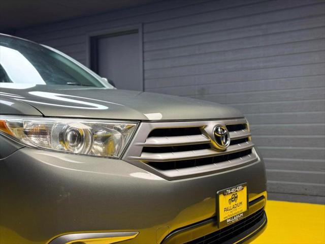 used 2012 Toyota Highlander car, priced at $12,950