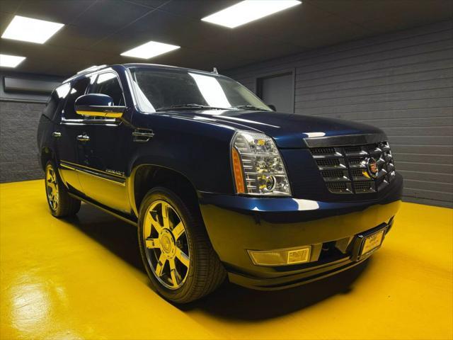 used 2008 Cadillac Escalade car, priced at $12,500