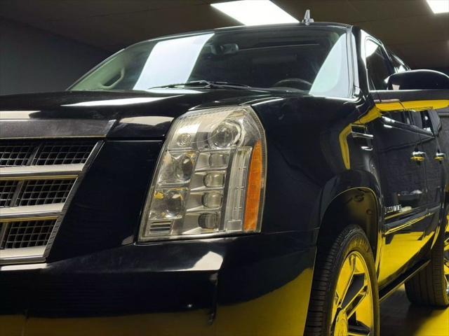 used 2009 Cadillac Escalade car, priced at $15,500