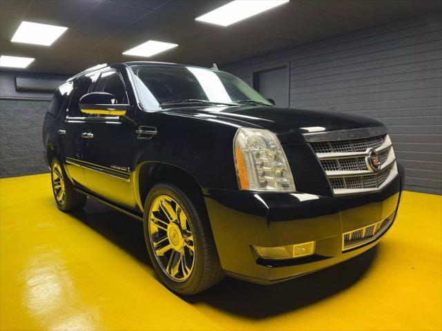 used 2009 Cadillac Escalade car, priced at $15,500