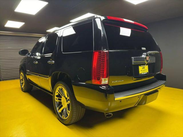 used 2009 Cadillac Escalade car, priced at $15,500