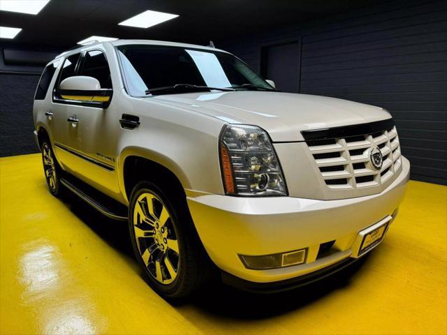 used 2009 Cadillac Escalade car, priced at $17,500