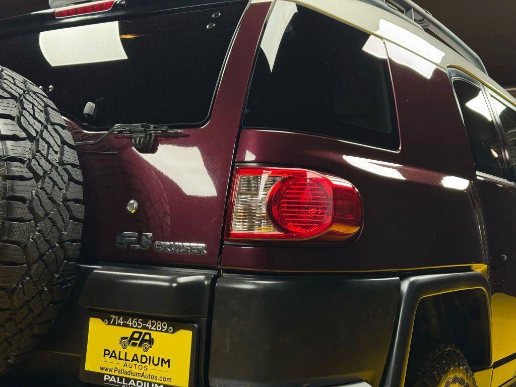 used 2007 Toyota FJ Cruiser car, priced at $17,997