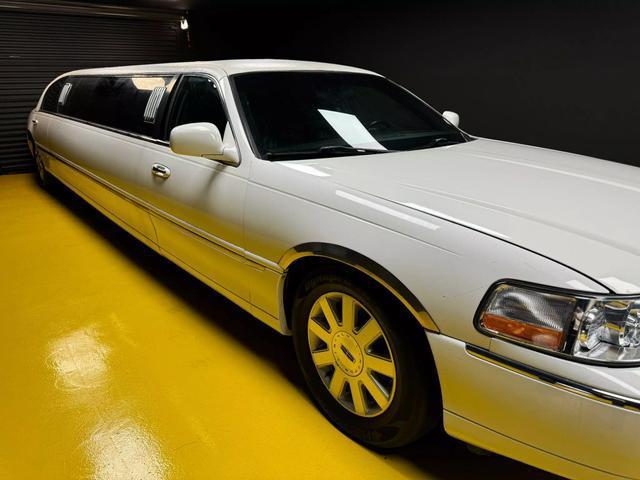 used 2004 Lincoln Town Car car, priced at $9,950