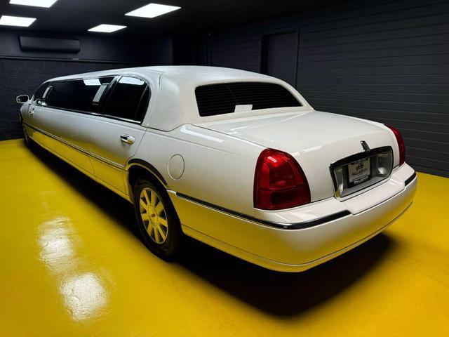 used 2004 Lincoln Town Car car, priced at $9,950