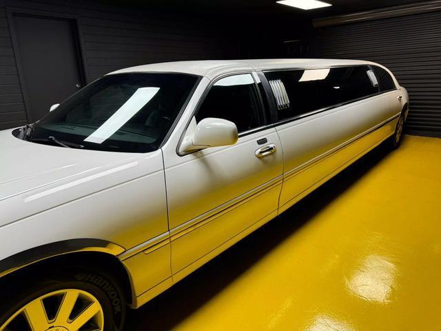 used 2004 Lincoln Town Car car, priced at $9,950