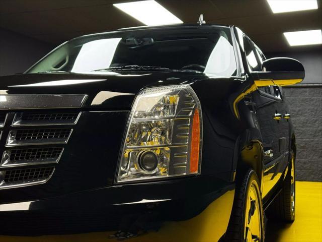 used 2010 Cadillac Escalade car, priced at $17,500