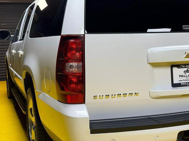 used 2007 Chevrolet Suburban car, priced at $13,000