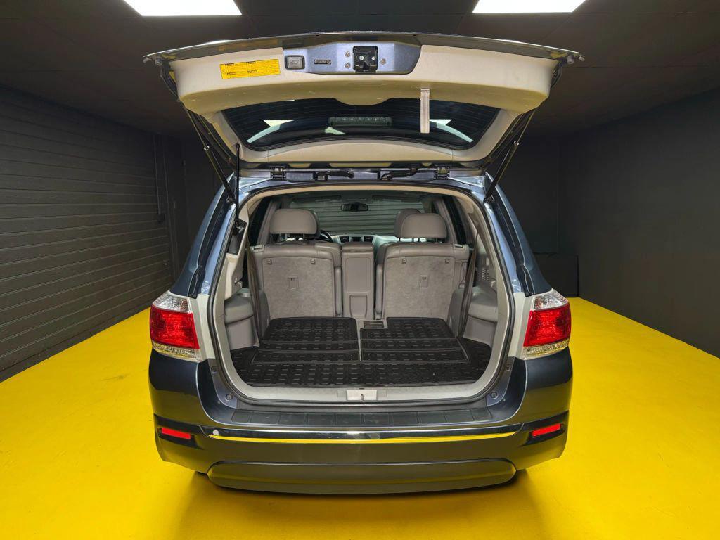 used 2013 Toyota Highlander car, priced at $13,333