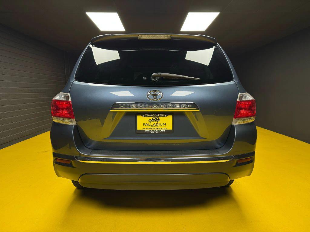 used 2013 Toyota Highlander car, priced at $13,333