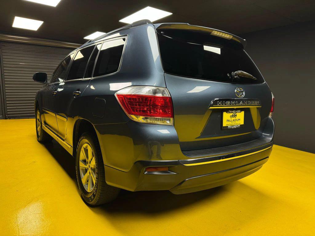 used 2013 Toyota Highlander car, priced at $13,333