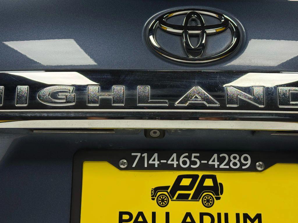 used 2013 Toyota Highlander car, priced at $13,333