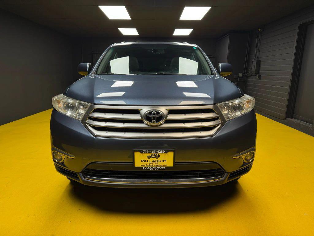 used 2013 Toyota Highlander car, priced at $13,333