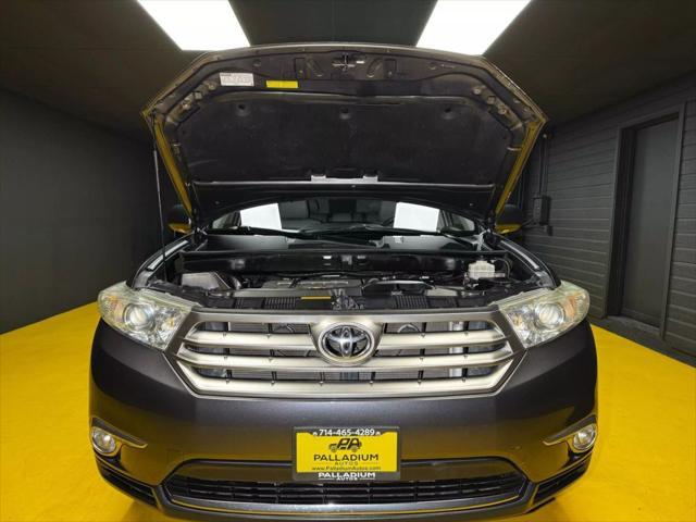 used 2013 Toyota Highlander car, priced at $15,700