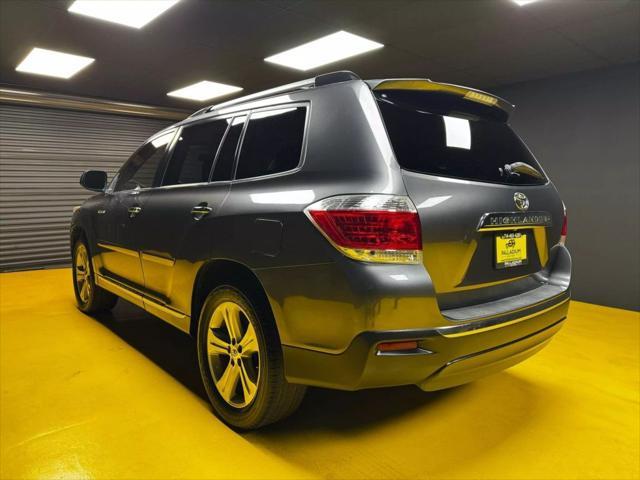 used 2013 Toyota Highlander car, priced at $15,700