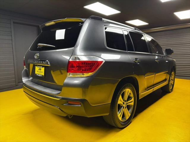 used 2013 Toyota Highlander car, priced at $15,700