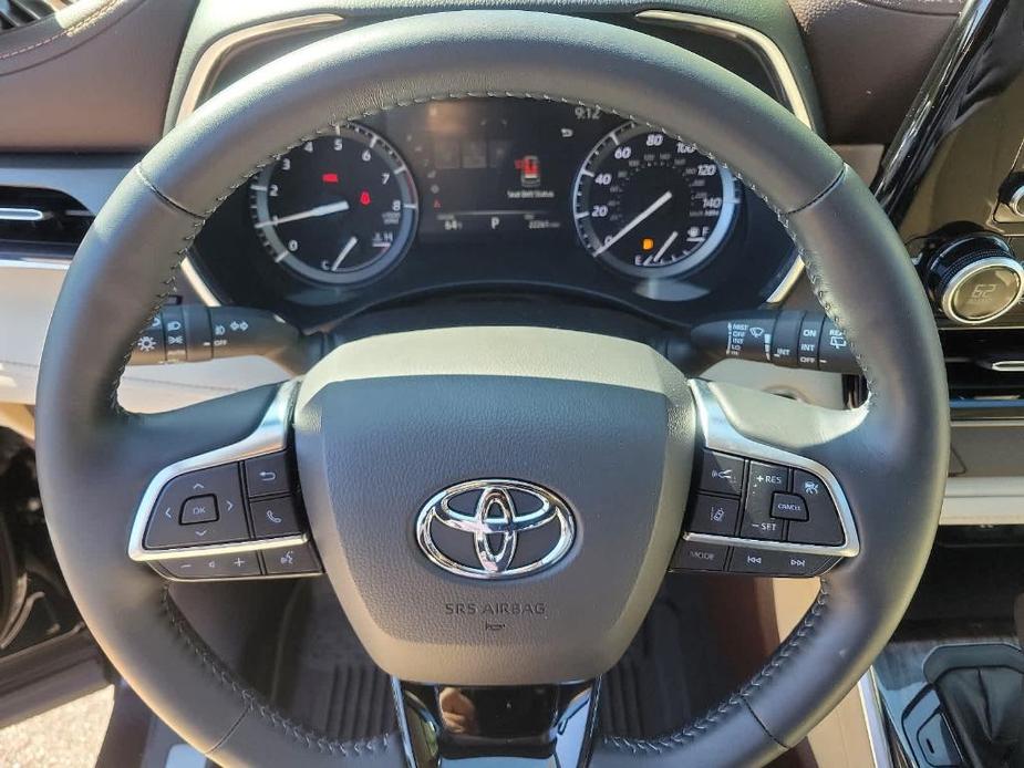 used 2021 Toyota Highlander car, priced at $40,333