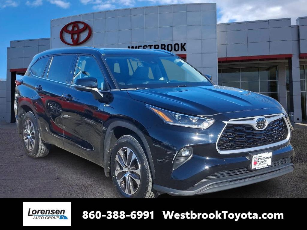 used 2021 Toyota Highlander car, priced at $29,995