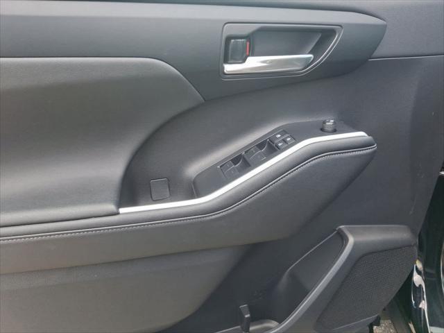 used 2023 Toyota Highlander car, priced at $41,845