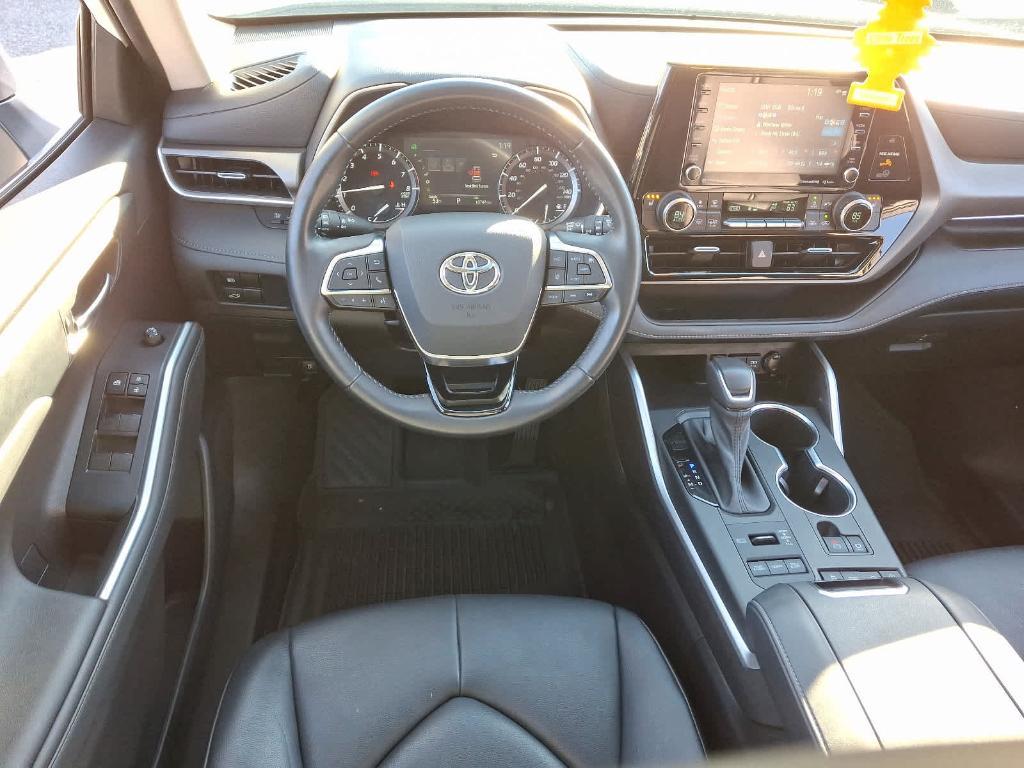 used 2021 Toyota Highlander car, priced at $34,519