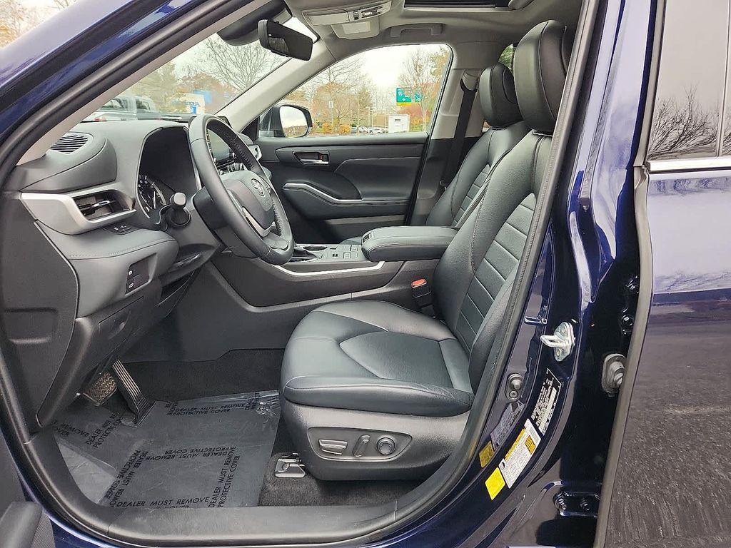 used 2022 Toyota Highlander car, priced at $38,770