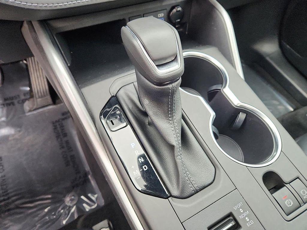 used 2022 Toyota Highlander car, priced at $38,770