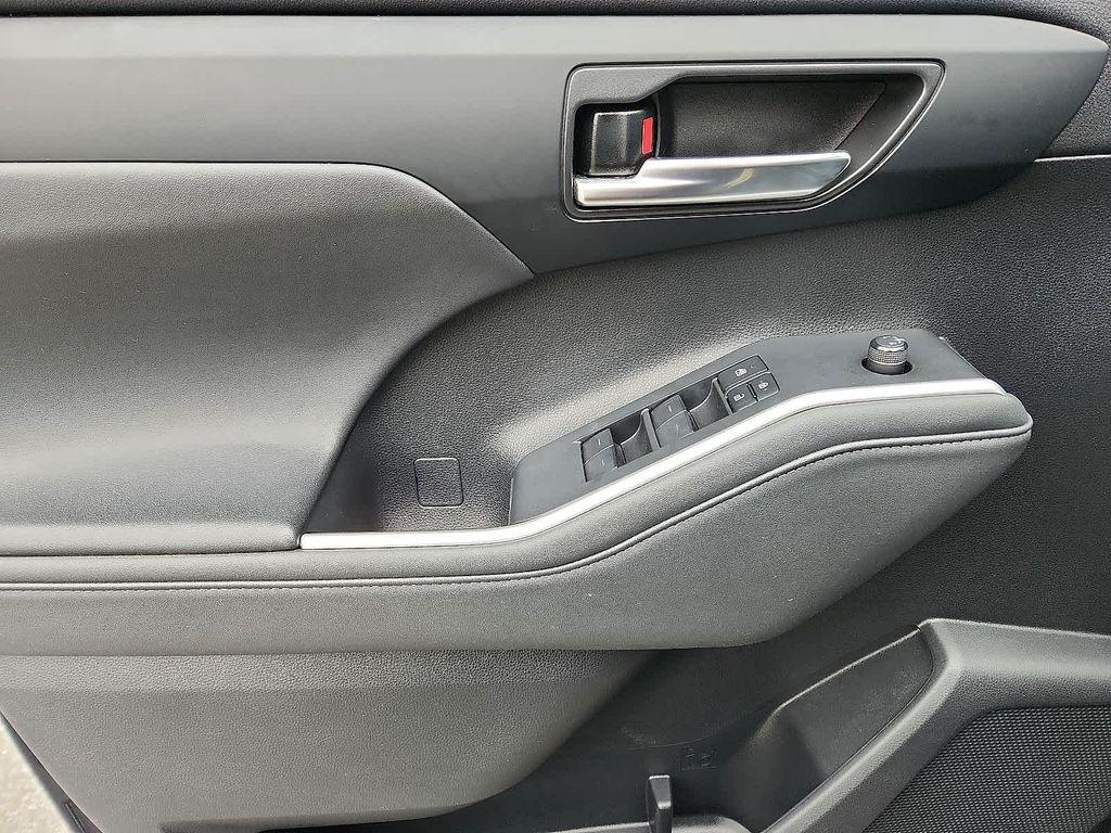 used 2022 Toyota Highlander car, priced at $38,770