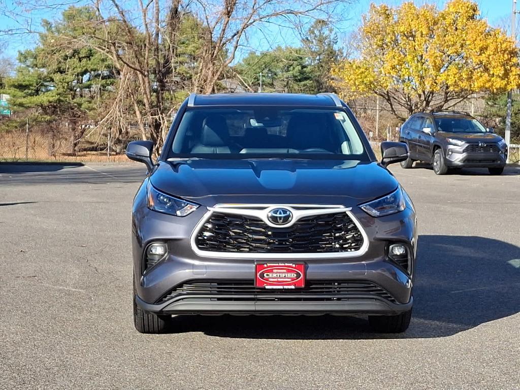 used 2024 Toyota Highlander car, priced at $41,978