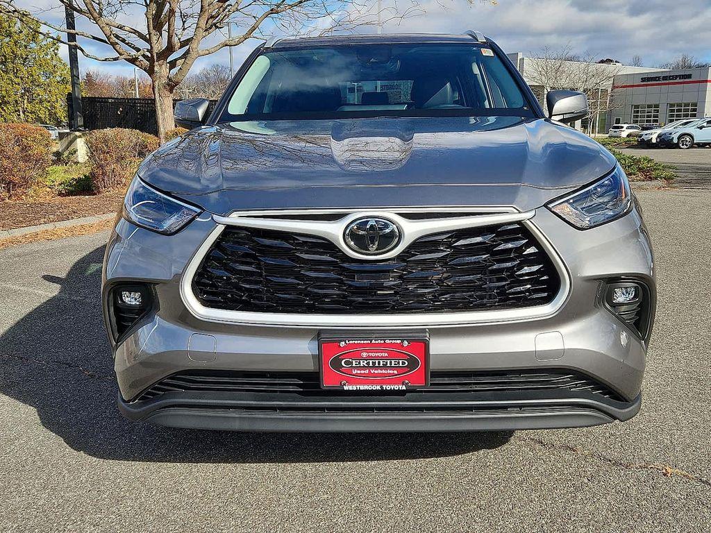used 2025 Toyota Highlander car, priced at $44,324