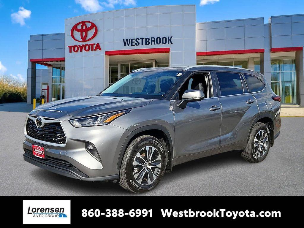used 2025 Toyota Highlander car, priced at $44,324