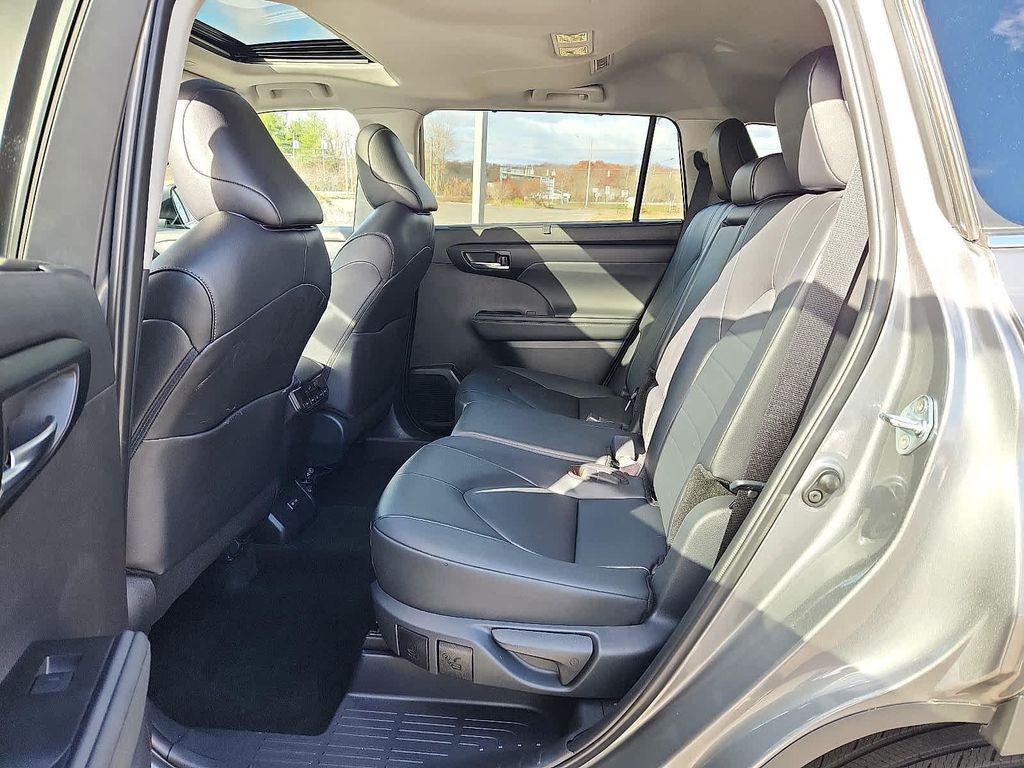 used 2025 Toyota Highlander car, priced at $44,324