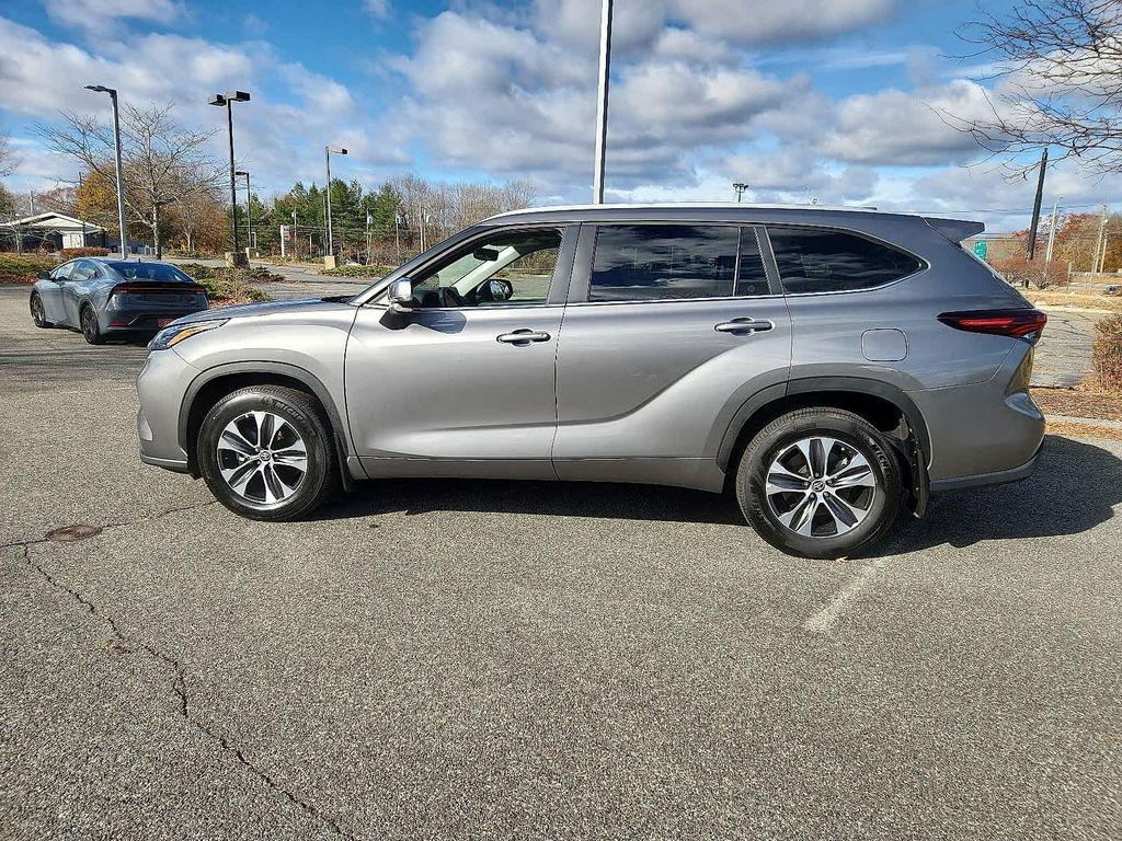 used 2025 Toyota Highlander car, priced at $44,324