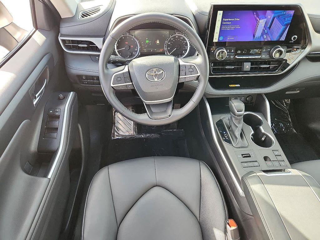 used 2025 Toyota Highlander car, priced at $44,324