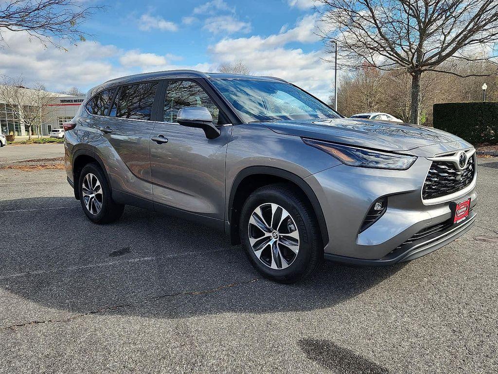 used 2025 Toyota Highlander car, priced at $44,324