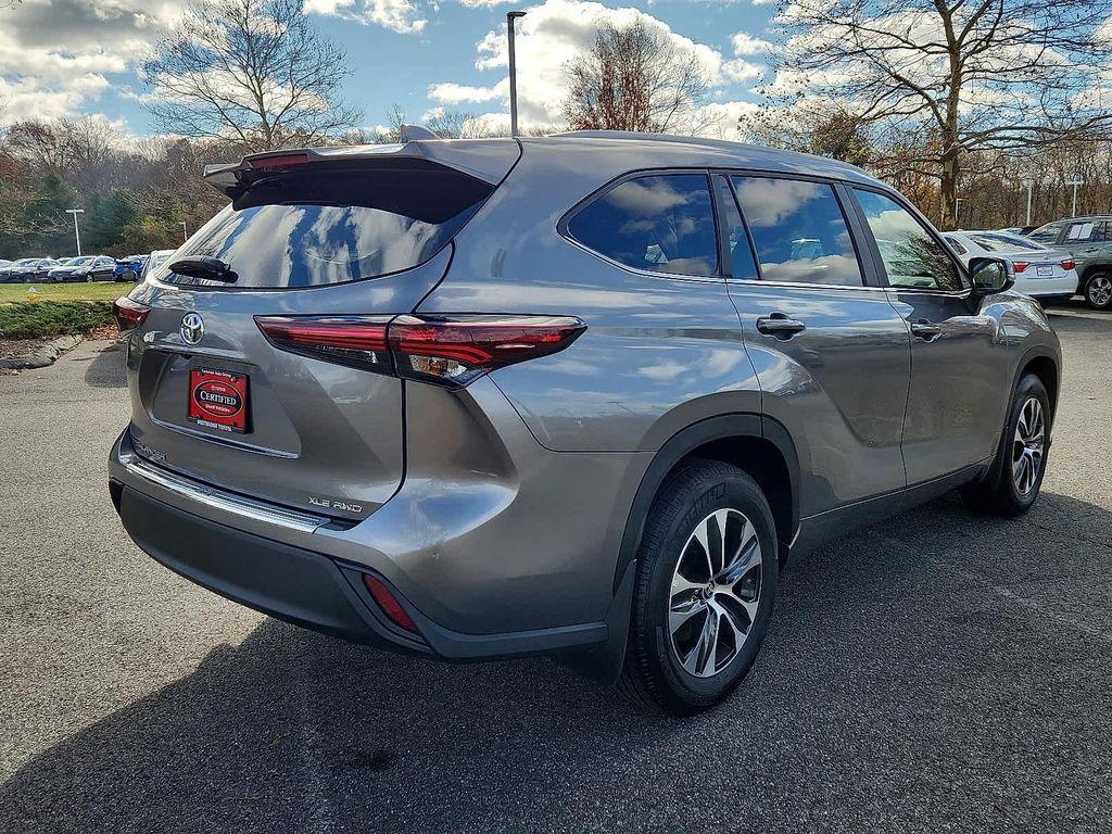 used 2025 Toyota Highlander car, priced at $44,324