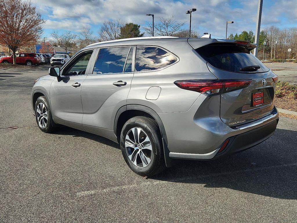 used 2025 Toyota Highlander car, priced at $44,324